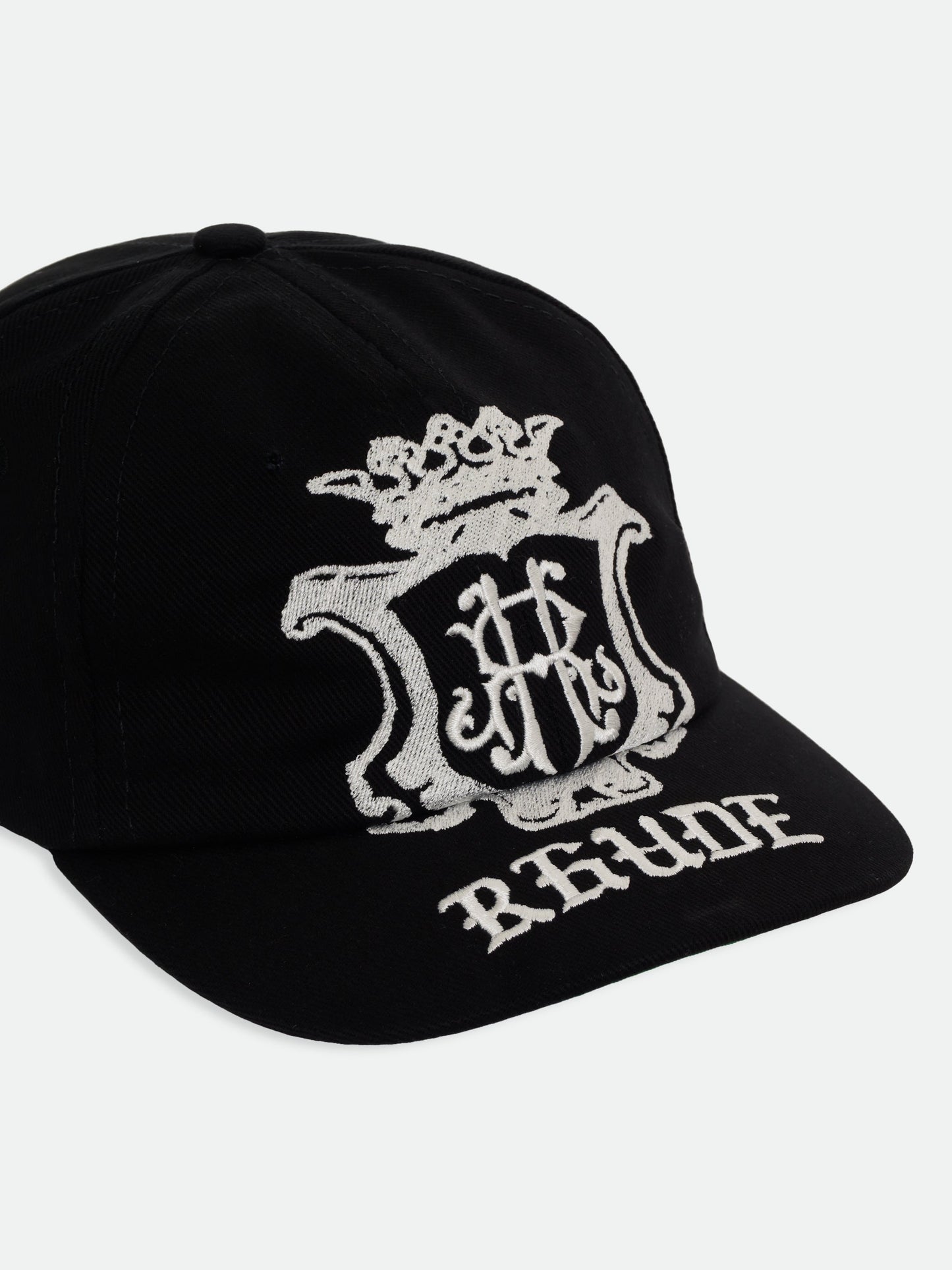 GRAND CRU CREST CURVED BRIM HAT - BLACK \/ WHITE \/